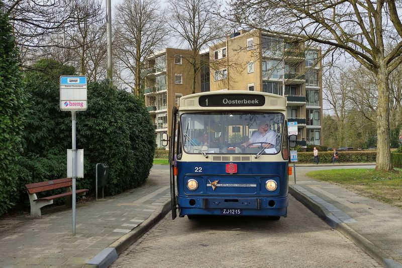 Rondrit met museumbussen door Arnhem